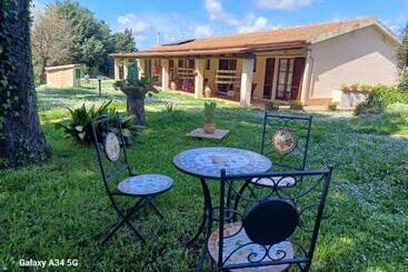 هتل Agriturismo Bio Pian Dei Casali
