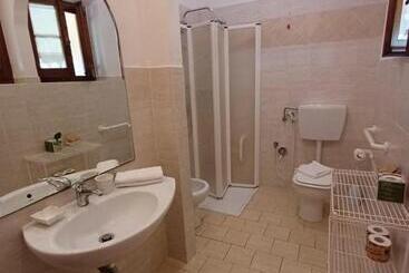 هتل Agriturismo Bio Pian Dei Casali