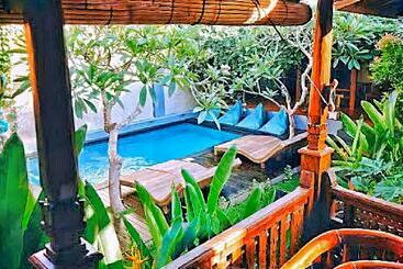 هتل And Villa B52 Gili Air
