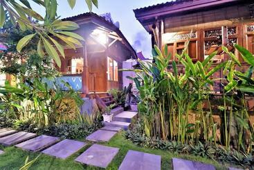 هتل And Villa B52 Gili Air