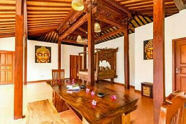 هتل And Villa B52 Gili Air