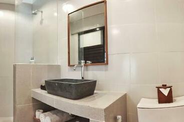 هتل And Villa B52 Gili Air