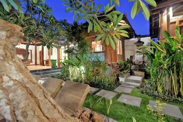 هتل And Villa B52 Gili Air