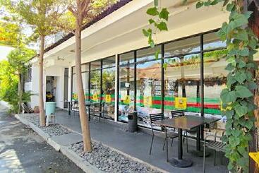 هتل And Villa B52 Gili Air