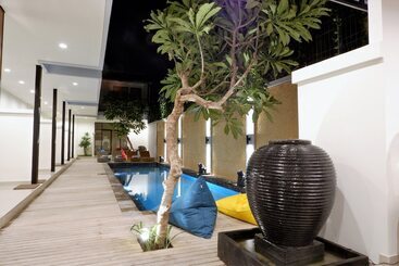 هتل And Villa B52 Gili Air