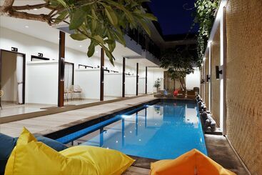 هتل And Villa B52 Gili Air