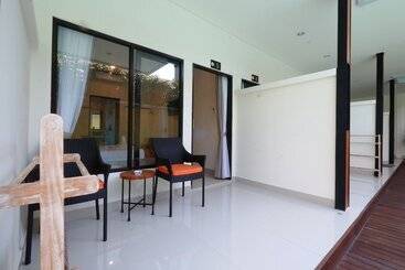 هتل And Villa B52 Gili Air