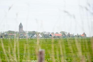 هتل Breeze Ameland