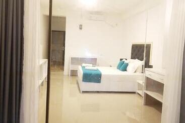 בית מלון כפרי One World Mirissa