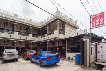 هتل Reddoorz At Km 5 Palembang