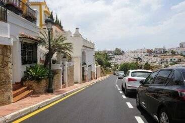 پانسیون Carmen Rooms    Boutique B&b By The Sea