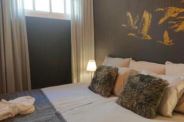 پانسیون Carmen Rooms Boutique B&b By The Sea