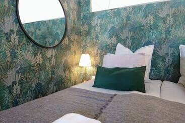 پانسیون Carmen Rooms    Boutique B&b By The Sea