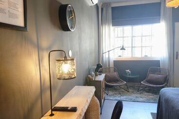 پانسیون Carmen Rooms    Boutique B&b By The Sea