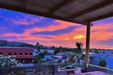 تختخواب و صبحانه Baja House