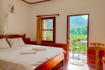تختخواب و صبحانه Sunset Bungalows & Gh