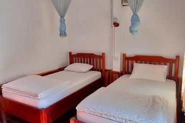 تختخواب و صبحانه Sunset Bungalows & Gh