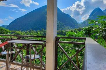 تختخواب و صبحانه Sunset Bungalows & Gh