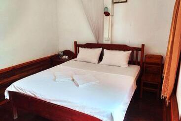 تختخواب و صبحانه Sunset Bungalows & Gh