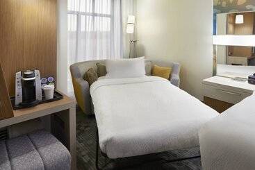 هتل Courtyard By Marriott Oshawa