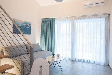 هتل Kn Ionian Suites