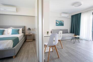 هتل Kn Ionian Suites