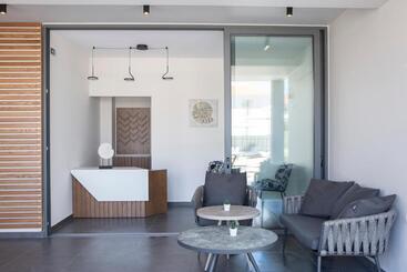 هتل Kn Ionian Suites