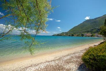 هتل Kn Ionian Suites