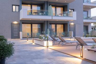 هتل Kn Ionian Suites