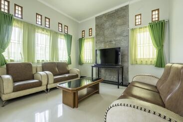 هتل Oyo 2072 Wisma Teratai