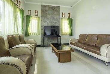 هتل Oyo 2072 Wisma Teratai