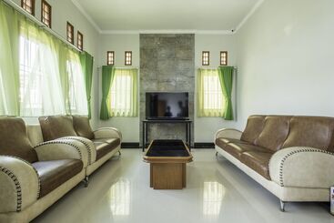 هتل Oyo 2072 Wisma Teratai