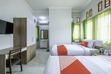هتل Oyo 2072 Wisma Teratai