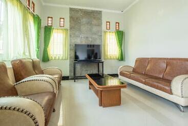 هتل Oyo 2072 Wisma Teratai