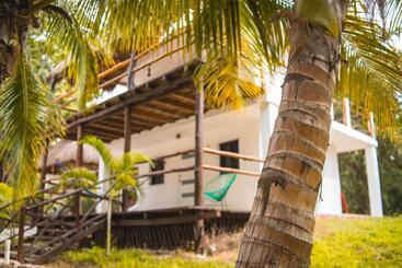 בית מלון כפרי Royal Palm Bacalar Cabañas & Lagoon Club