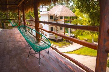 בית מלון כפרי Royal Palm Bacalar Cabañas & Lagoon Club