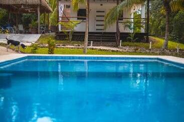 בית מלון כפרי Royal Palm Bacalar Cabañas & Lagoon Club