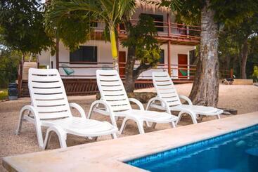 בית מלון כפרי Royal Palm Bacalar Cabañas & Lagoon Club