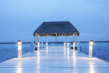 בית מלון כפרי Royal Palm Bacalar Cabañas & Lagoon Club