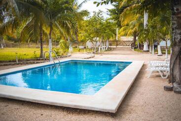 בית מלון כפרי Royal Palm Bacalar Cabañas & Lagoon Club