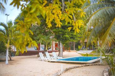 בית מלון כפרי Royal Palm Bacalar Cabañas & Lagoon Club