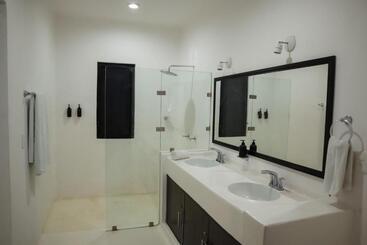 בית מלון כפרי Royal Palm Bacalar Cabañas & Lagoon Club