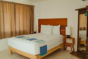 בית מלון כפרי Royal Palm Bacalar Cabañas & Lagoon Club