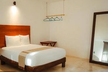 בית מלון כפרי Royal Palm Bacalar Cabañas & Lagoon Club