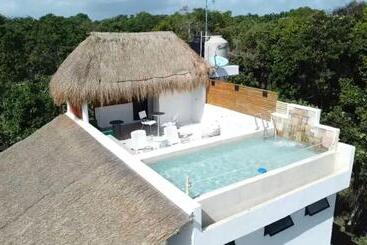 בית מלון כפרי Royal Palm Bacalar Cabañas & Lagoon Club