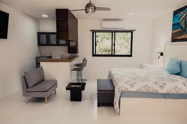בית מלון כפרי Royal Palm Bacalar Cabañas & Lagoon Club