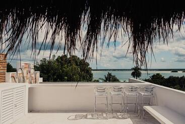 בית מלון כפרי Royal Palm Bacalar Cabañas & Lagoon Club
