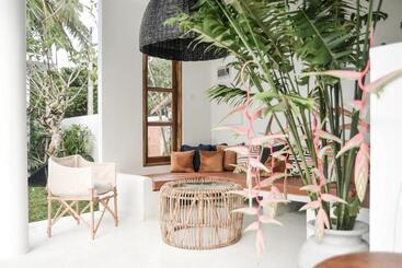 هتل The Oasis Villa