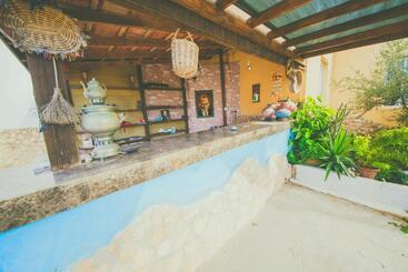 پانسیون Castle Karpasia Guest House
