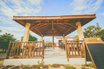پانسیون Castle Karpasia Guest House